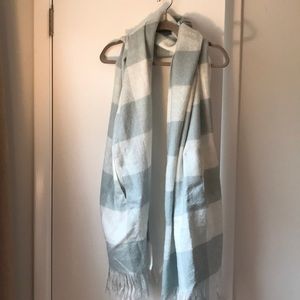 LOFT scarf with pockets